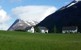 Dønhaug Gjestegard